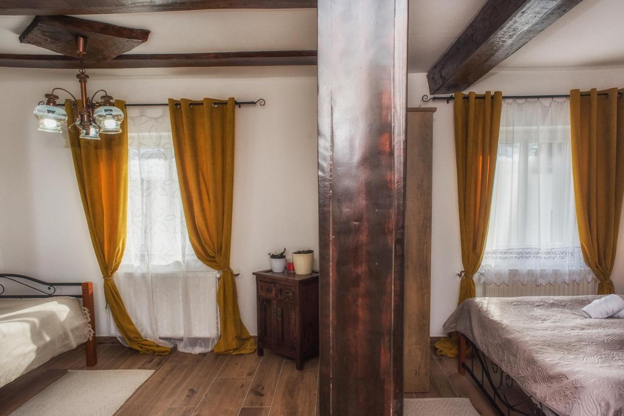 Tri Mudraca Inn Karanac Oda fotoğraf