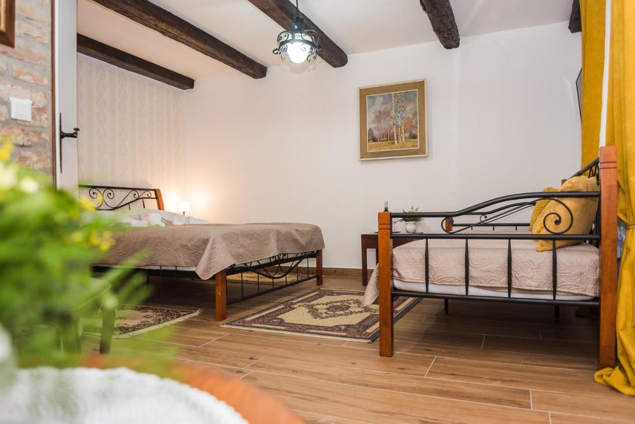 Tri Mudraca Inn Karanac Dış mekan fotoğraf