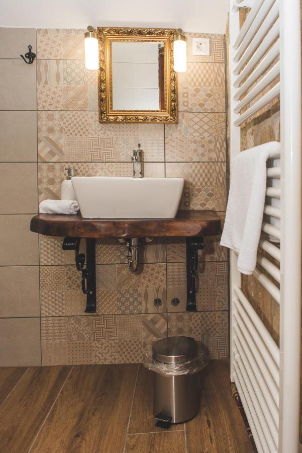 Tri Mudraca Inn Karanac Dış mekan fotoğraf